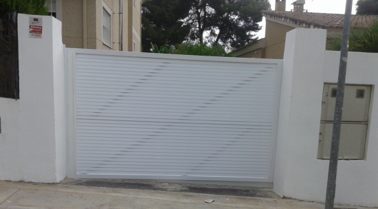 PUERTA BATIENTE BLANCA