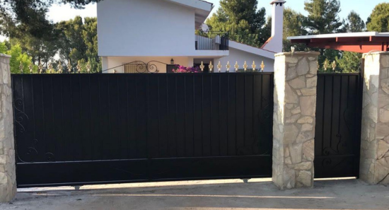 PUERTA CORREDERA NEGRA