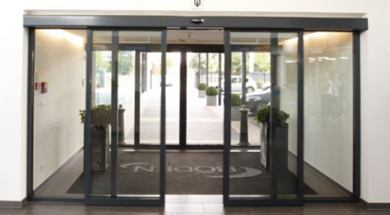 puertas de cristal negra